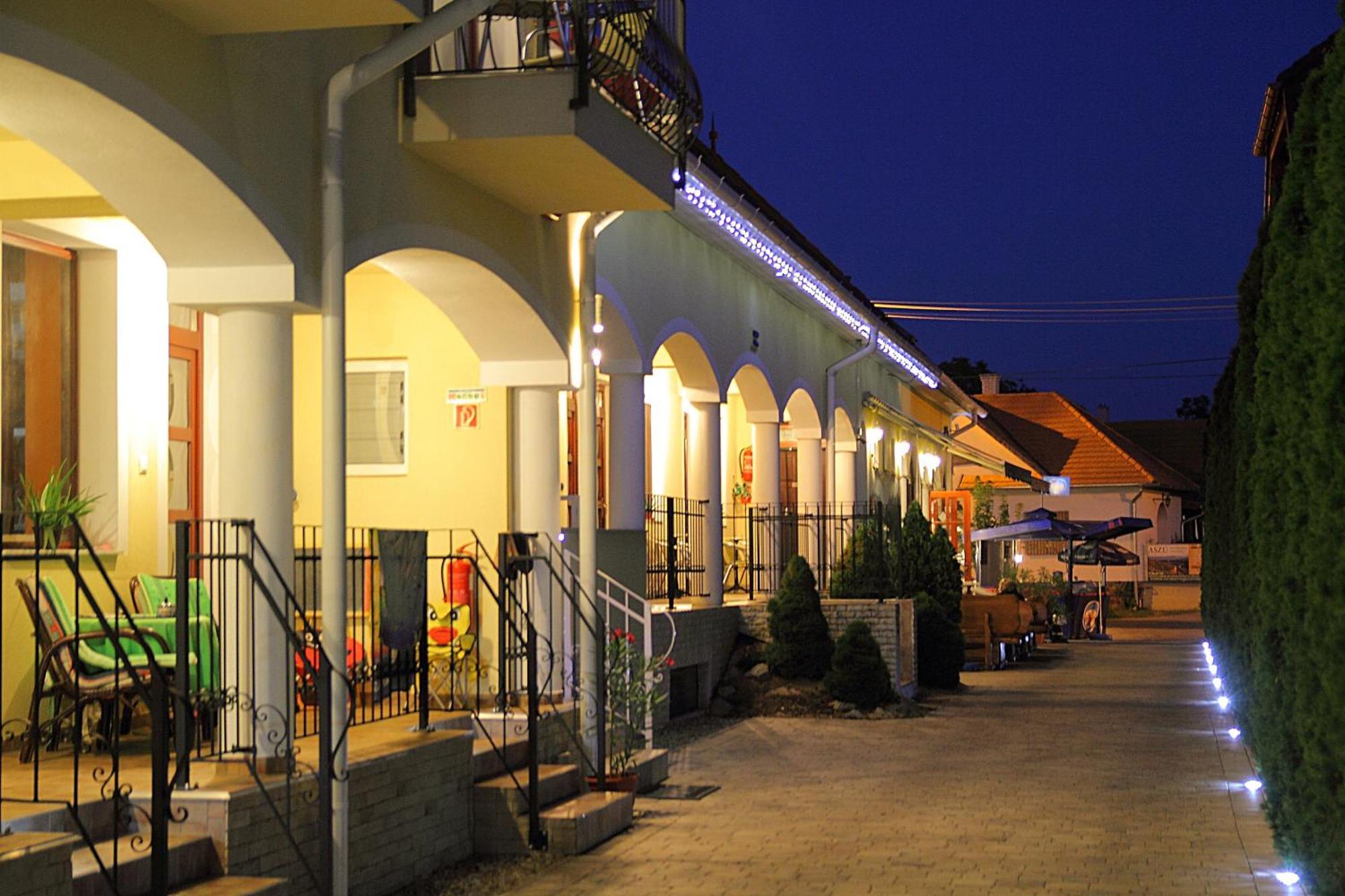 Bajor Panzio Buek-Buekfuerdo, Adults Friendly 12 Plus Exterior foto