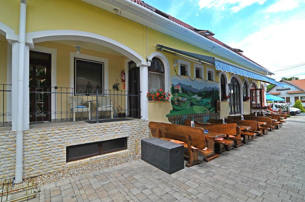 Bajor Panzio Buek-Buekfuerdo, Adults Friendly 12 Plus Exterior foto