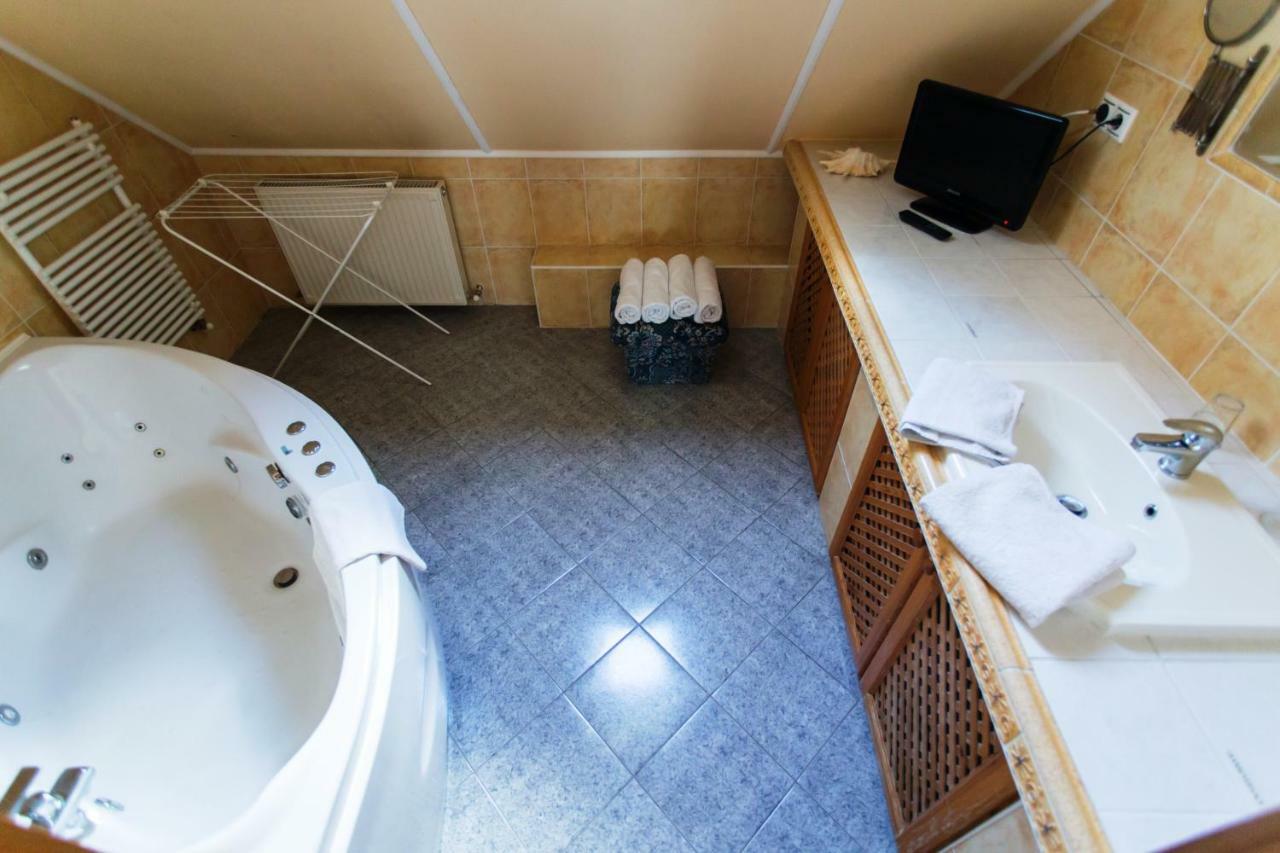 Bajor Panzio Buek-Buekfuerdo, Adults Friendly 12 Plus Exterior foto
